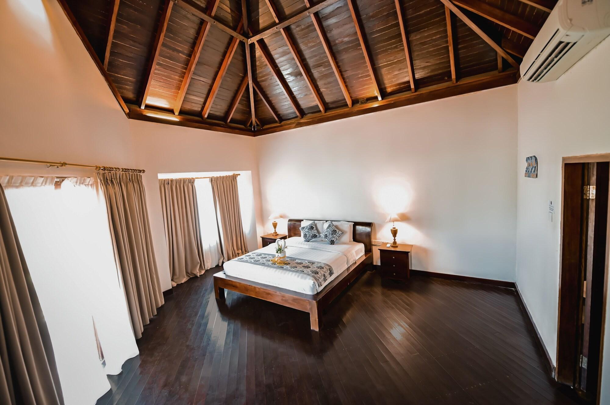 Royal Regantris Villa Karang 吉利阿尔 外观 照片