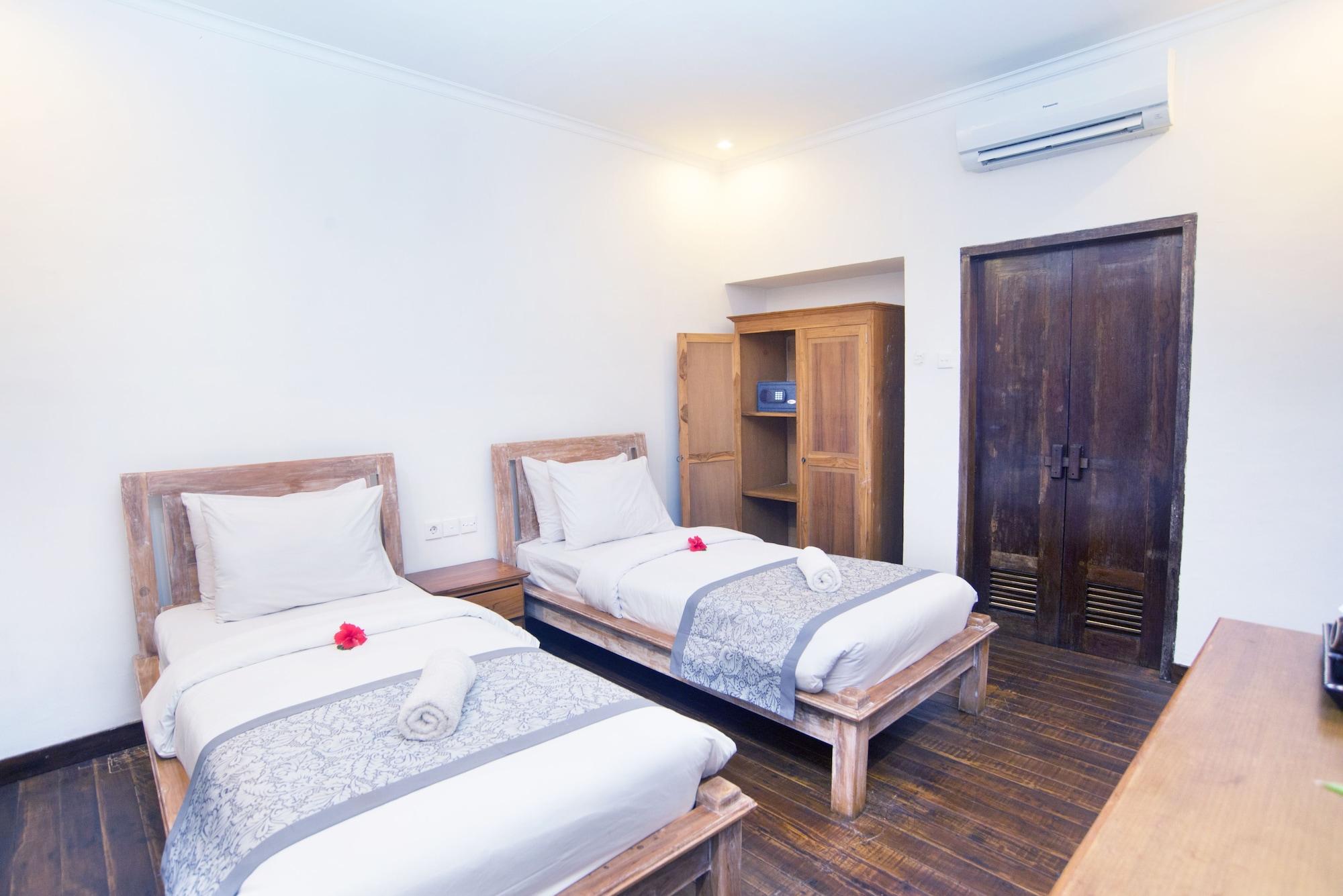 Royal Regantris Villa Karang 吉利阿尔 外观 照片