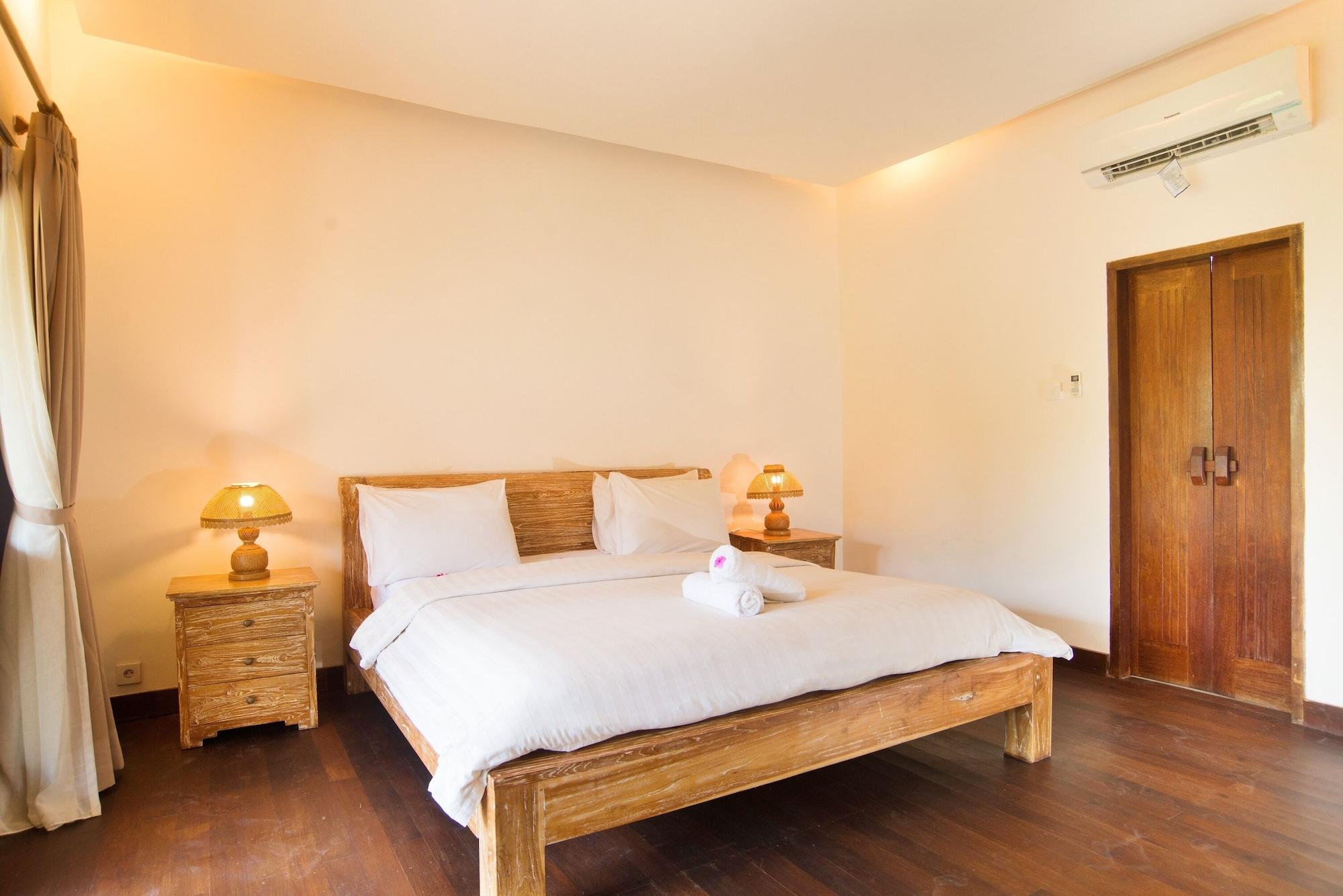 Royal Regantris Villa Karang 吉利阿尔 外观 照片
