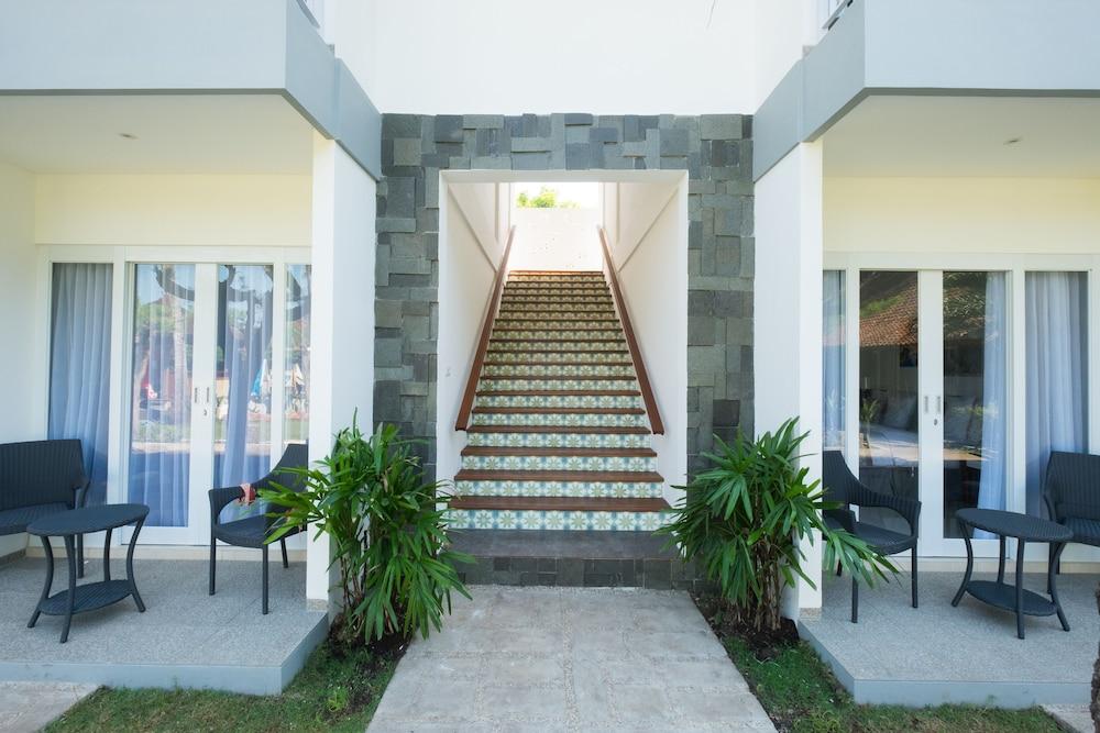 Royal Regantris Villa Karang 吉利阿尔 外观 照片