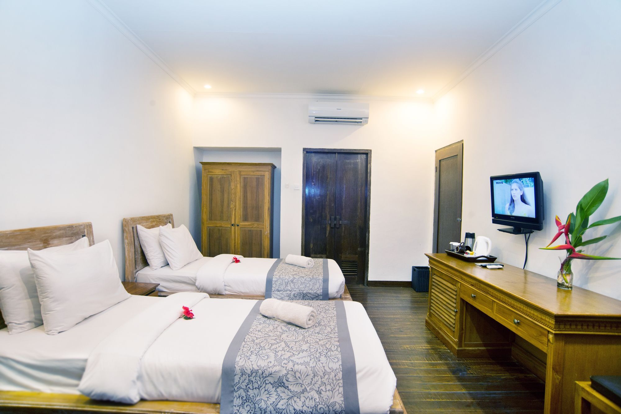 Royal Regantris Villa Karang 吉利阿尔 外观 照片