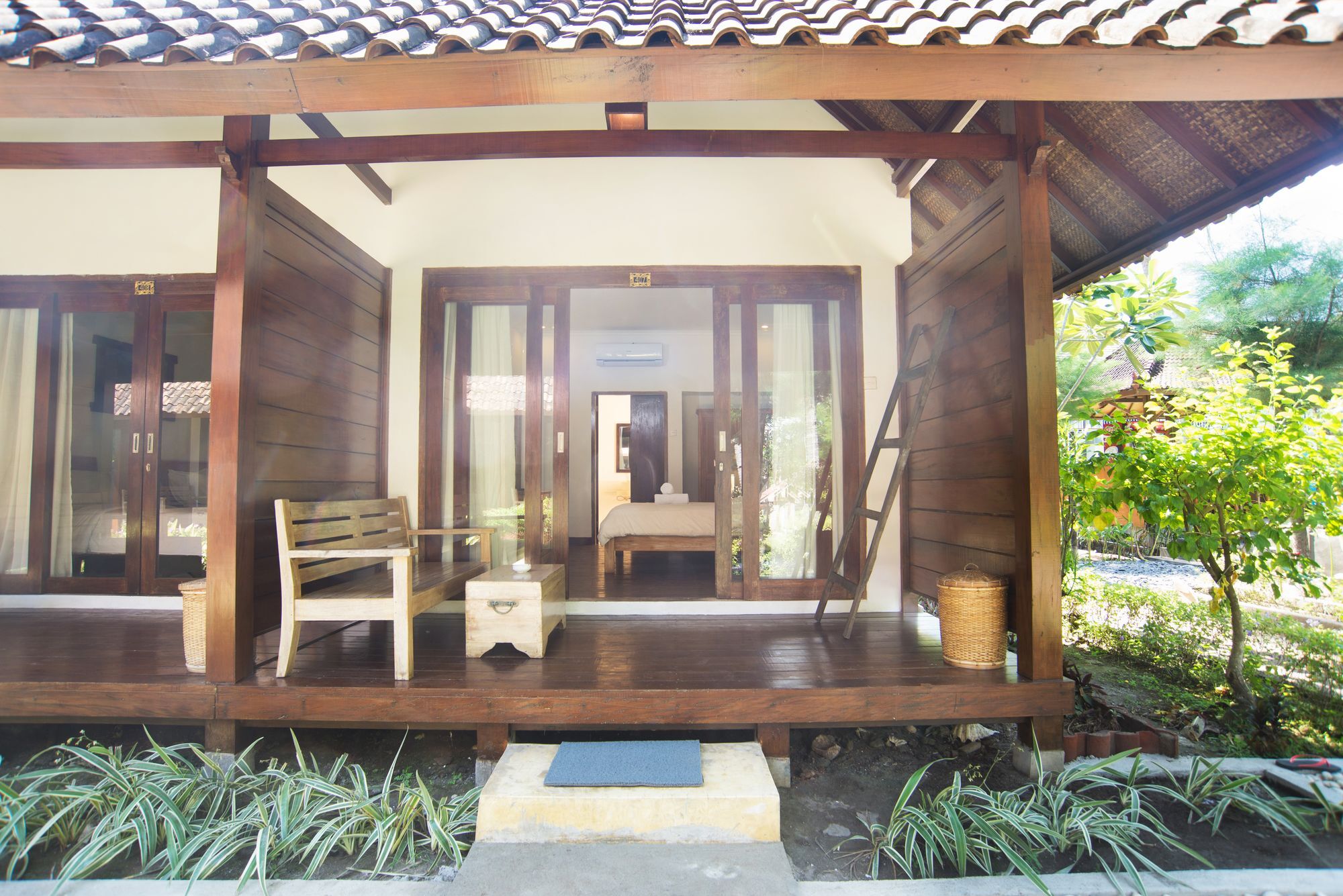Royal Regantris Villa Karang 吉利阿尔 外观 照片